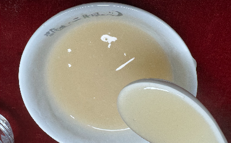 多少媽媽栽在輔導(dǎo)作業(yè)上！姥姥端來(lái)的一杯溫?zé)嵊袡C(jī)葛根粉，竟成了情緒 “滅火器”